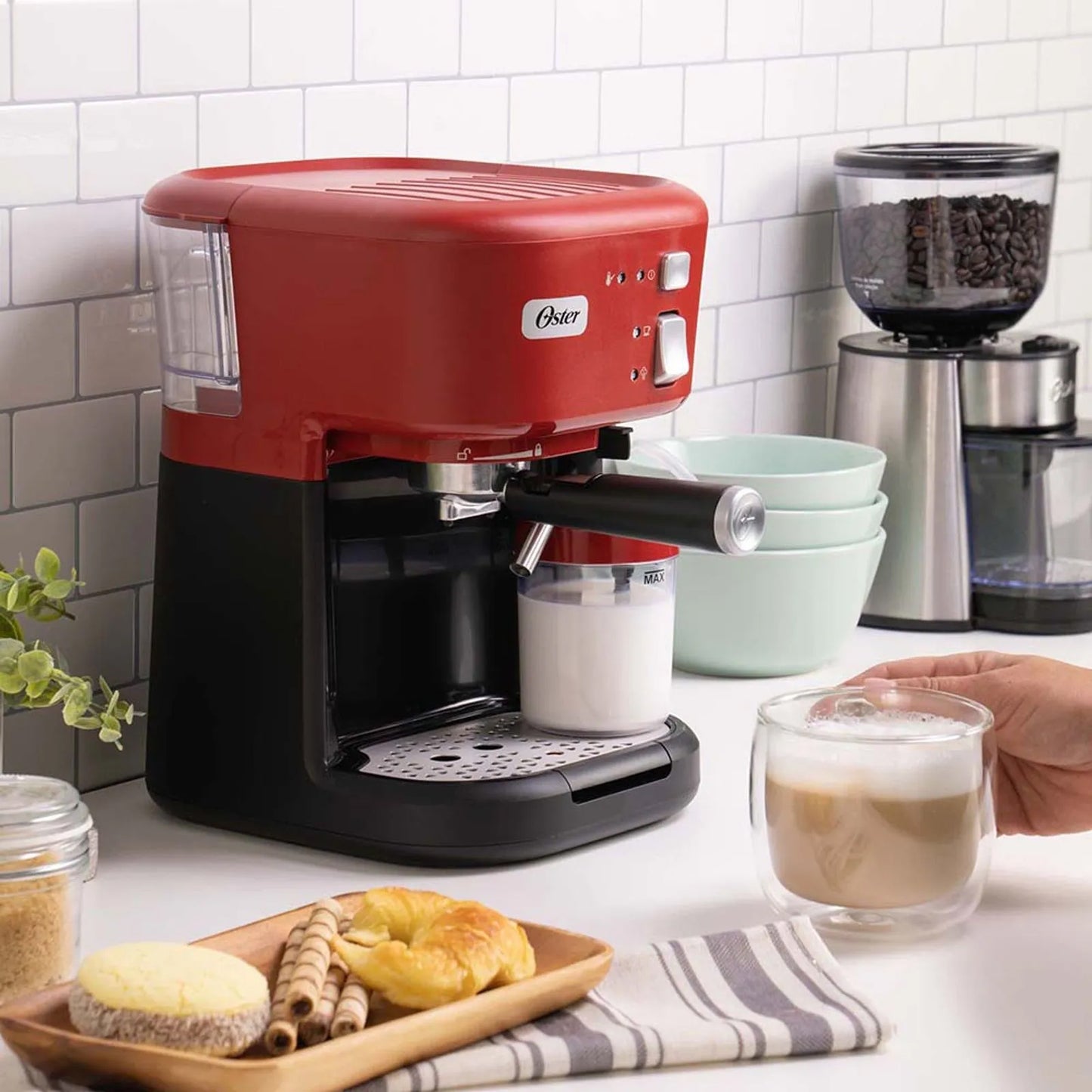 Cafetera para Espresso Oster 900 ml Roja BVSTEM5501-RO