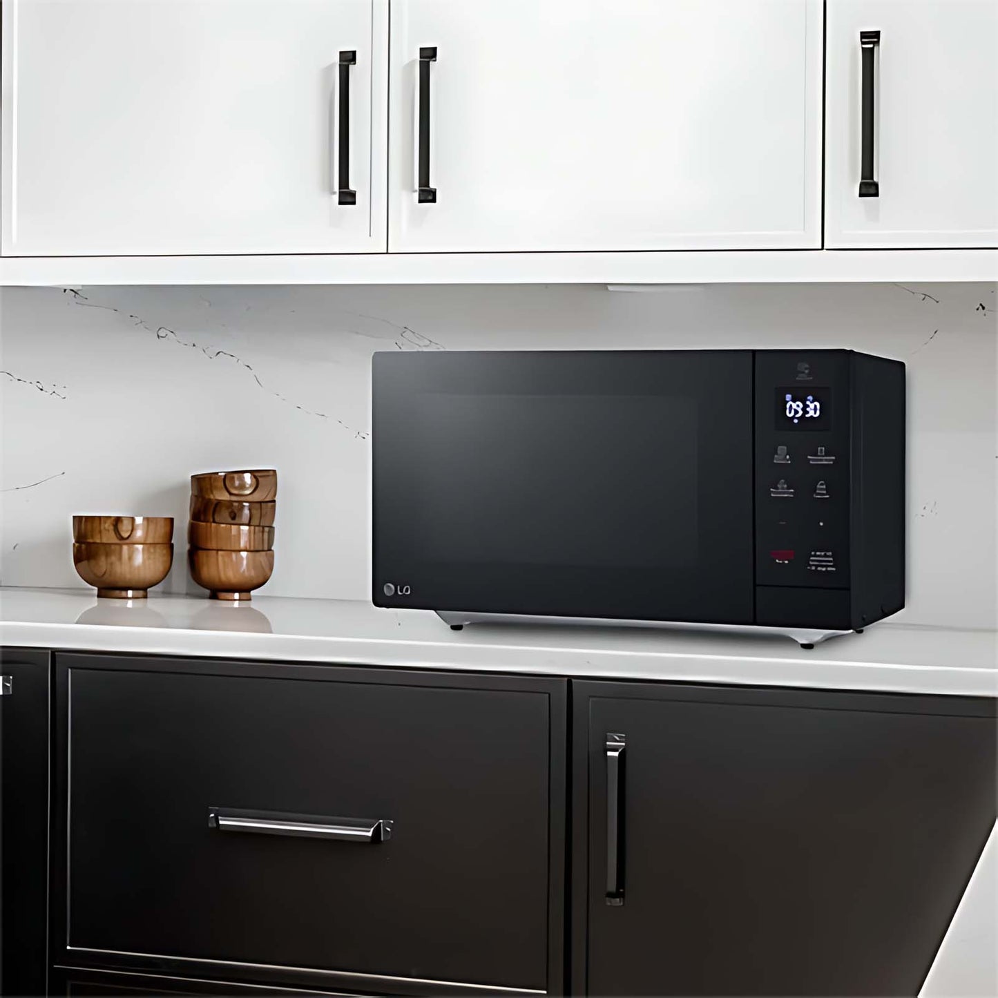 Horno de Microondas LG 1.1 Pies Cúbicos Negro MS3032JAS