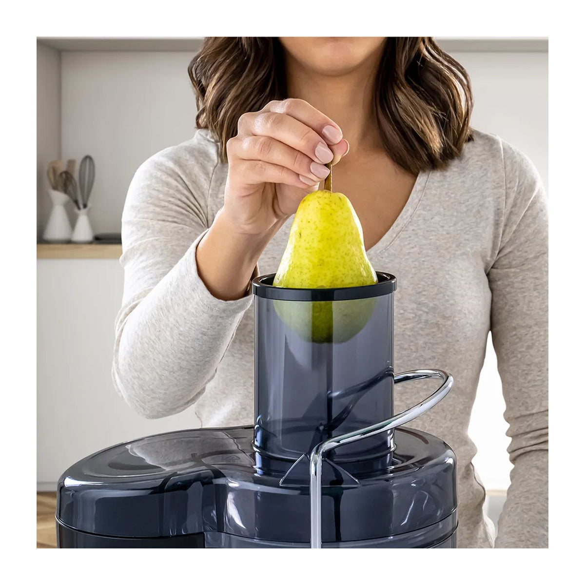 Extractor de Jugos Oster con Boca Ancha Gris FPSTJE320S