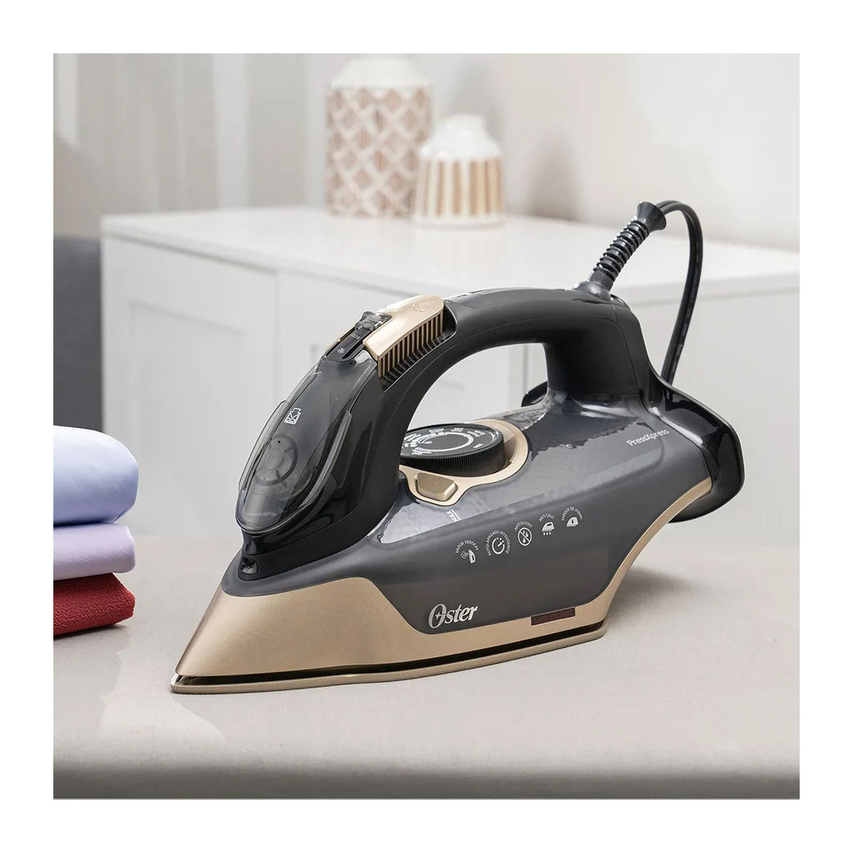 Plancha de Vapor Oster Pressxpress Negra GCSTPX9000B