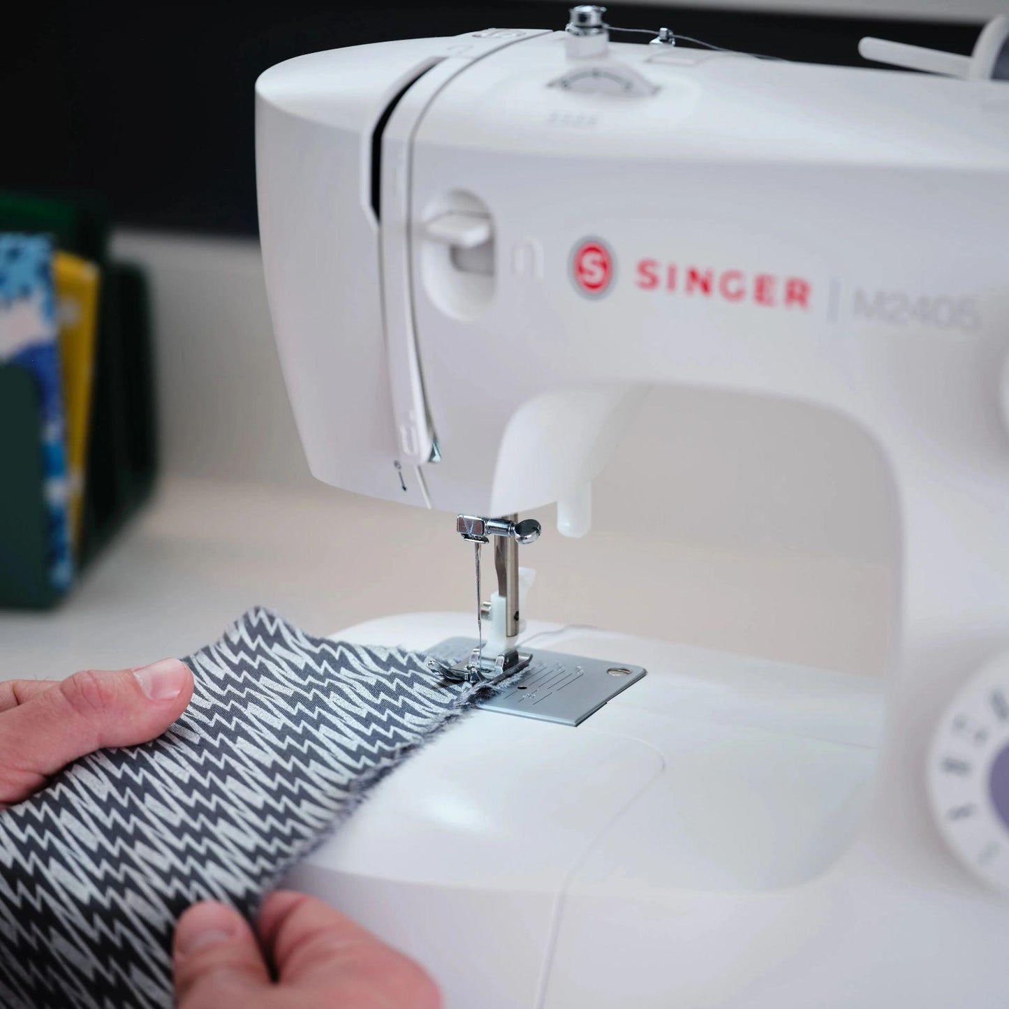 Máquina de Coser Singer M2405