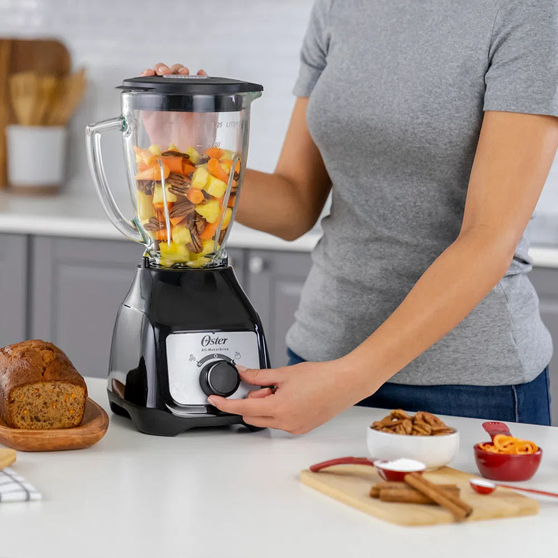 Licuadora Con Vaso de Vidrio 2 Velocidades Oster BLSTKAGBRD