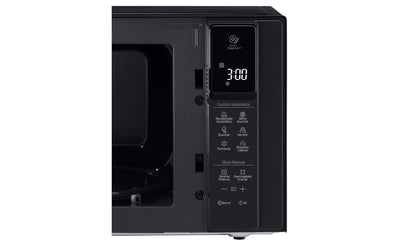 Horno de Microondas NeoChef 1.5 Pies Cúbicos LG MS1596DIR