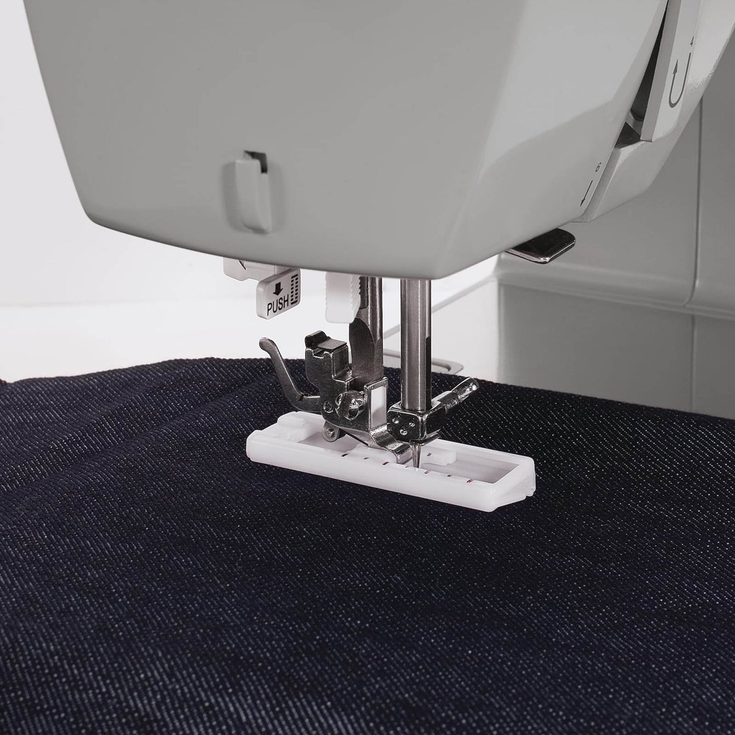 Máquina de Coser Singer Facilita Pro 4411